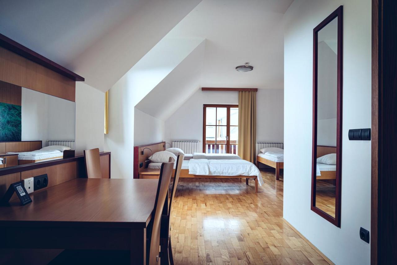 Pohorje Village Wellbeing Resort - Forest Hotel Videc Hocko Pohorje Bagian luar foto