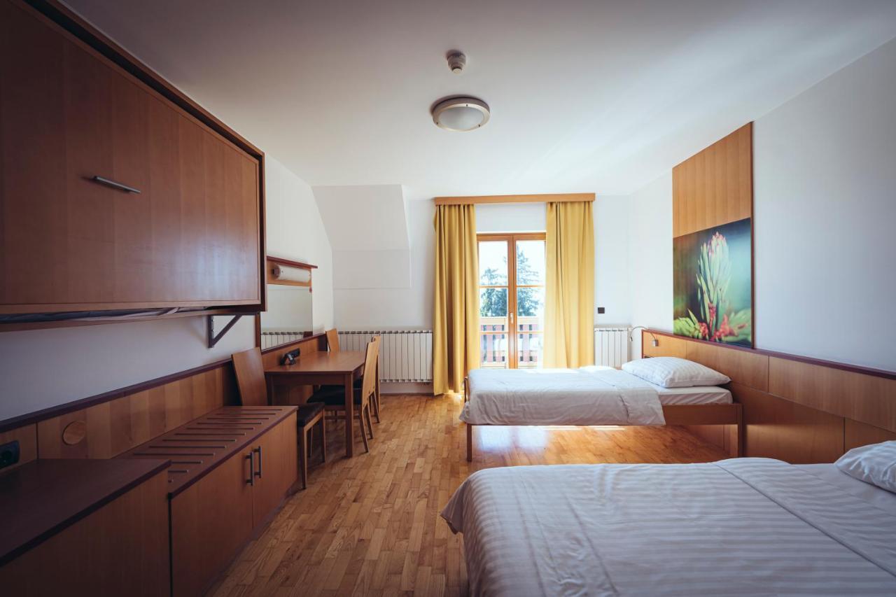 Pohorje Village Wellbeing Resort - Forest Hotel Videc Hocko Pohorje Bagian luar foto