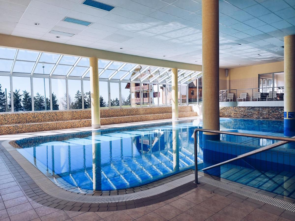 Pohorje Village Wellbeing Resort - Forest Hotel Videc Hocko Pohorje Bagian luar foto