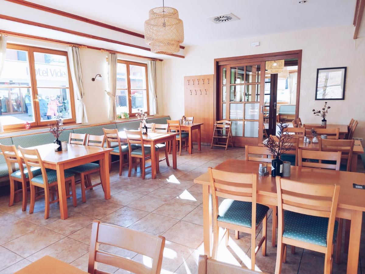 Pohorje Village Wellbeing Resort - Forest Hotel Videc Hocko Pohorje Bagian luar foto